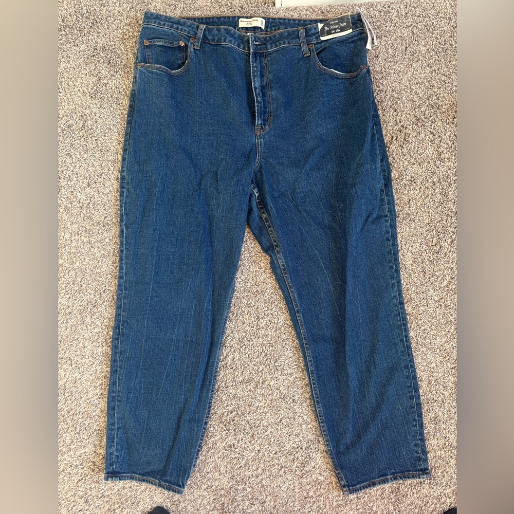 Abercrombie & Fitch Curve Love High Rise Mom Jeans in Dark Destroy, 34 Short
